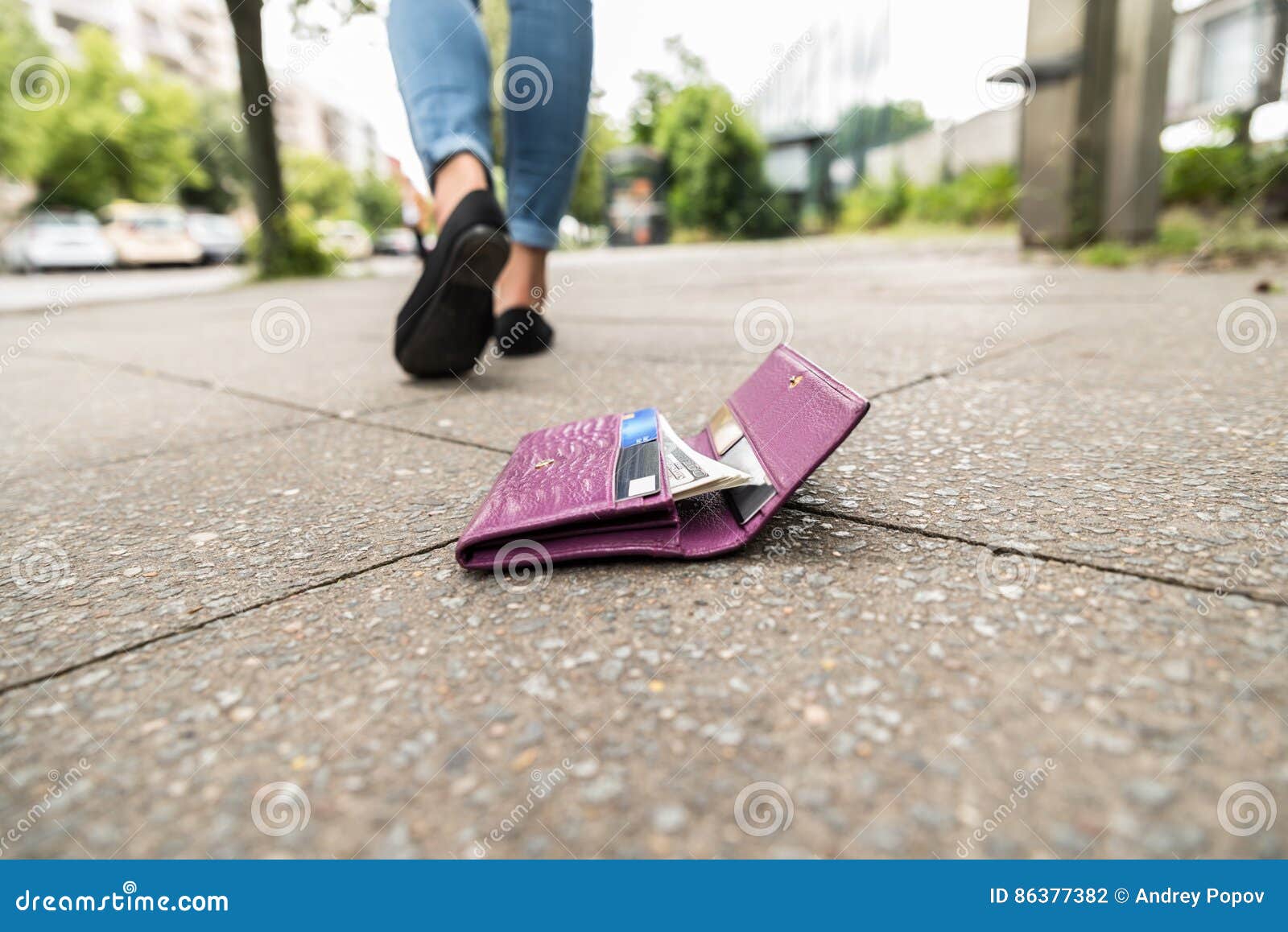 close-up of woman losing his wallet
