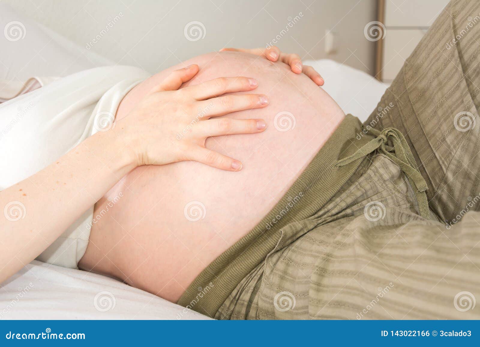 Naked Pregnant Women Giving Birth