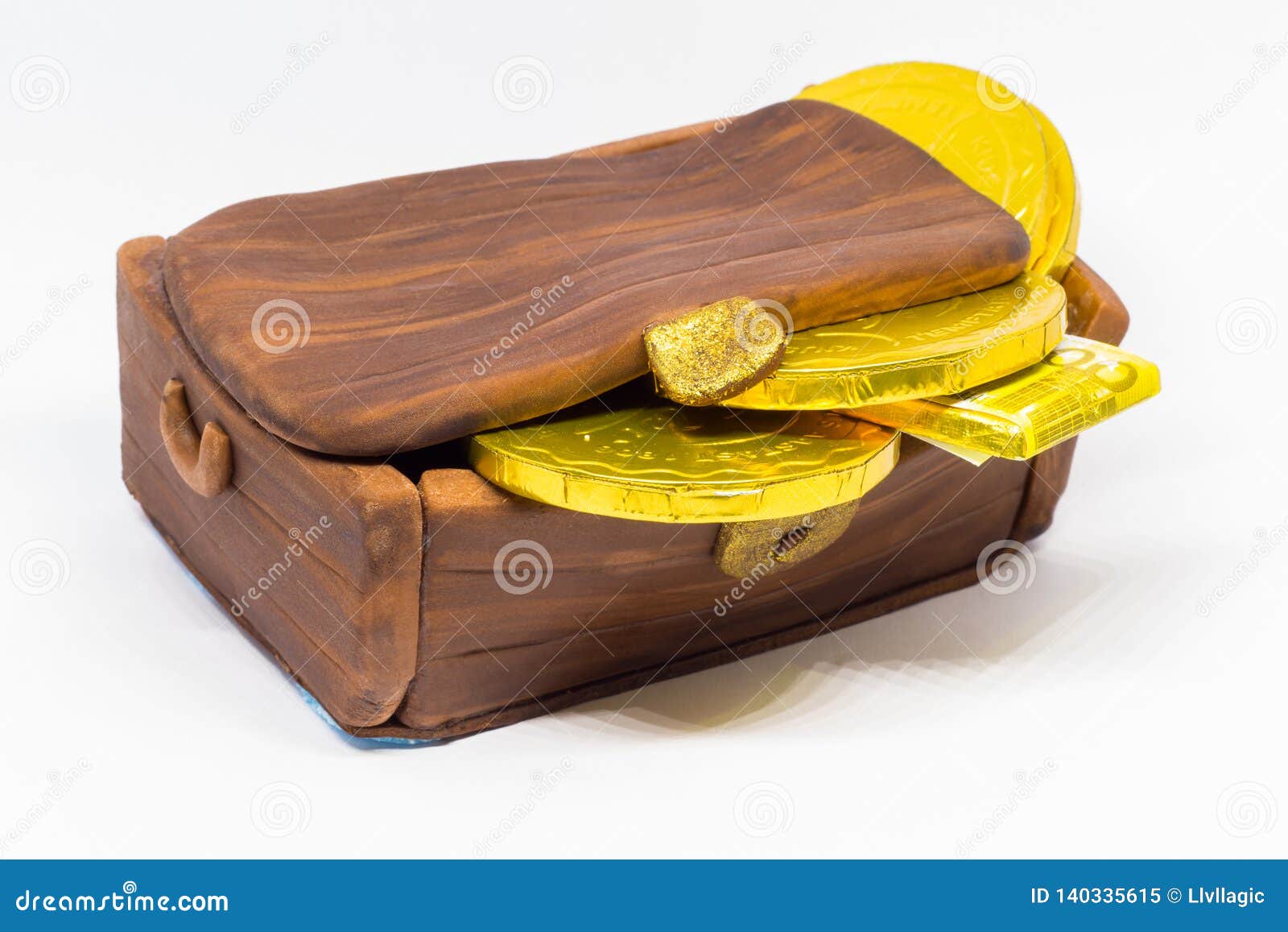 Closed Treasure Chest Cake with Chocolate Coins Stock Image - Image of  antique, open: 140335615, image size:1600x1157