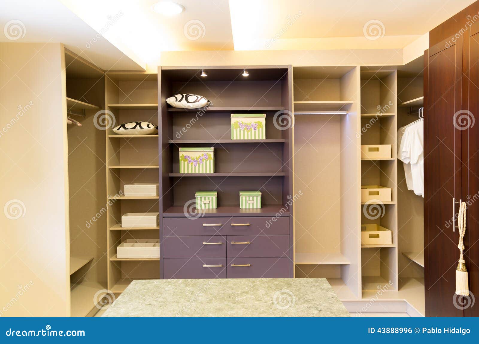 Dubai Luxury Closet  Dream closet design, Walk in closet design, Dressing  room design