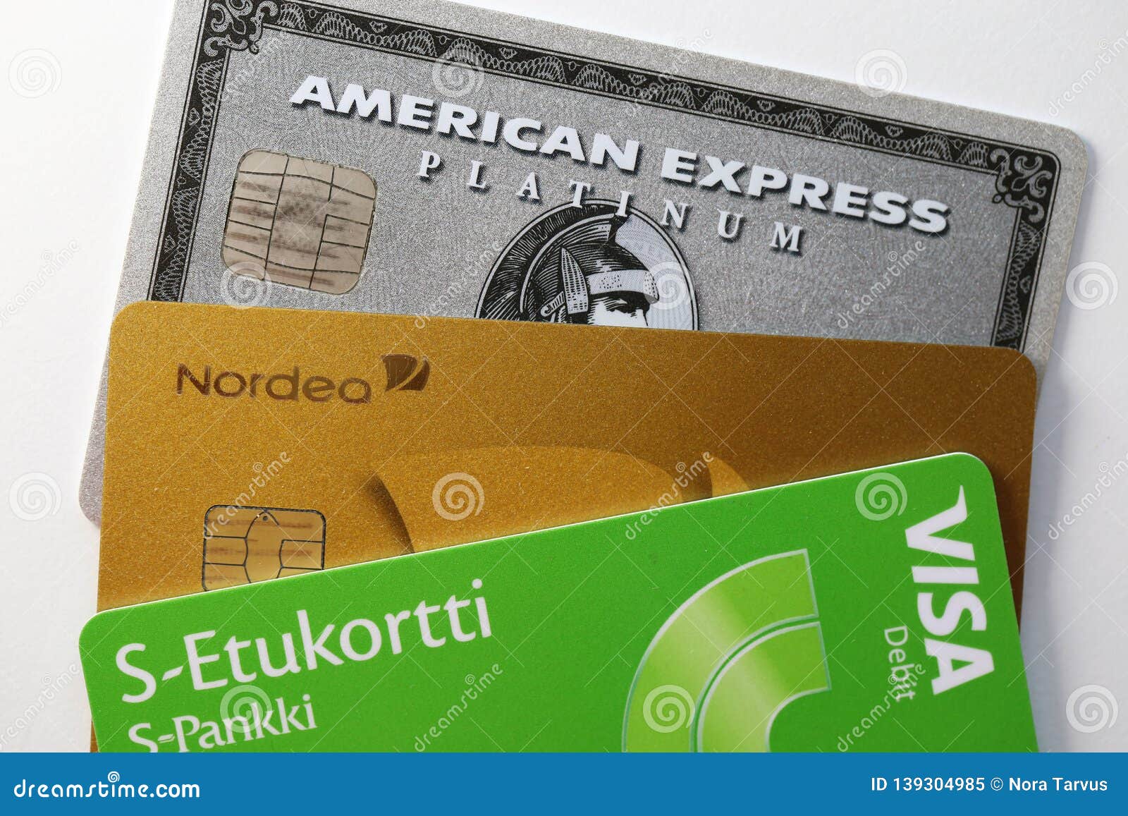 Closeup of Amex Platinum, MasterCard Gold and Visa Debit Editorial Image -  Image of editorial, closeup: 139304985