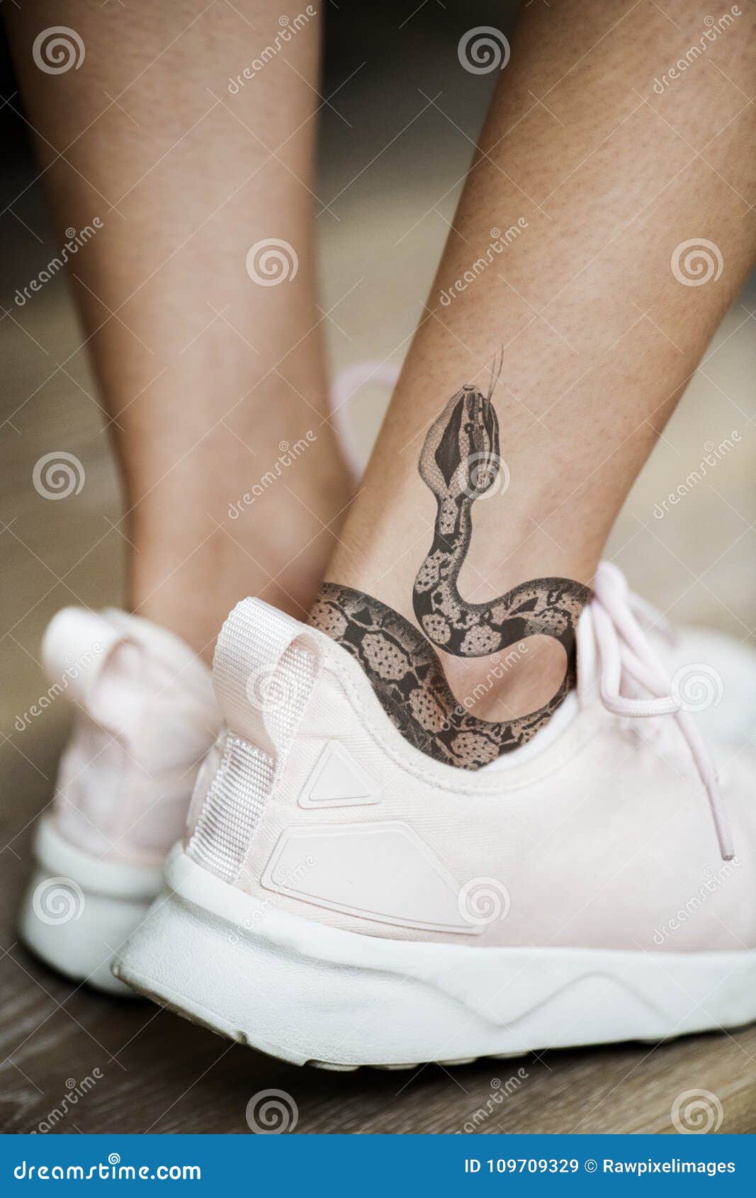 50 Elegant Ankle Tattoos for Women With Style - TattooBlend-cheohanoi.vn