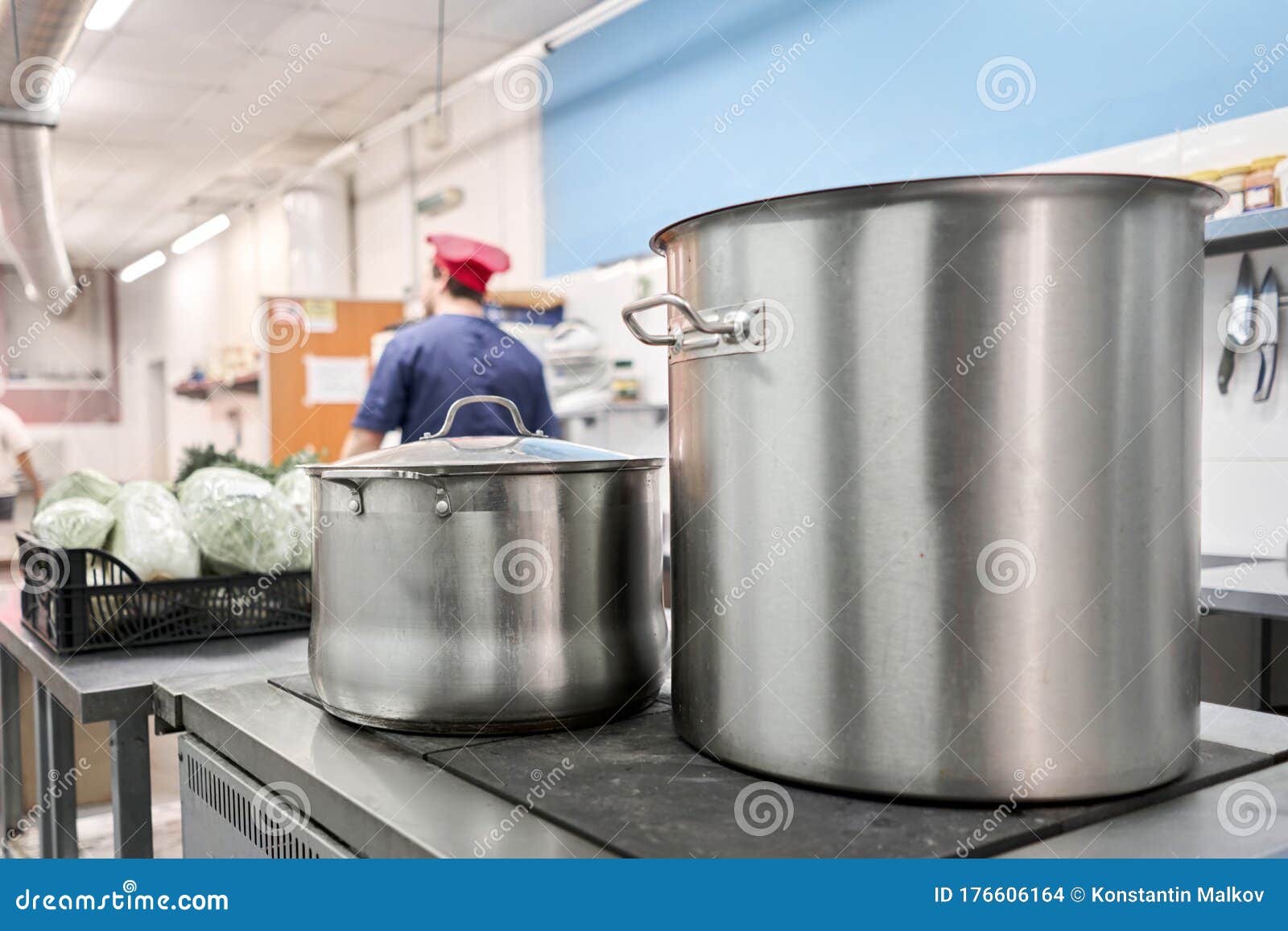 https://thumbs.dreamstime.com/z/closeup-large-pots-stove-chef-cooking-commercial-kitchen-hot-job-real-dirty-restaurant-176606164.jpg