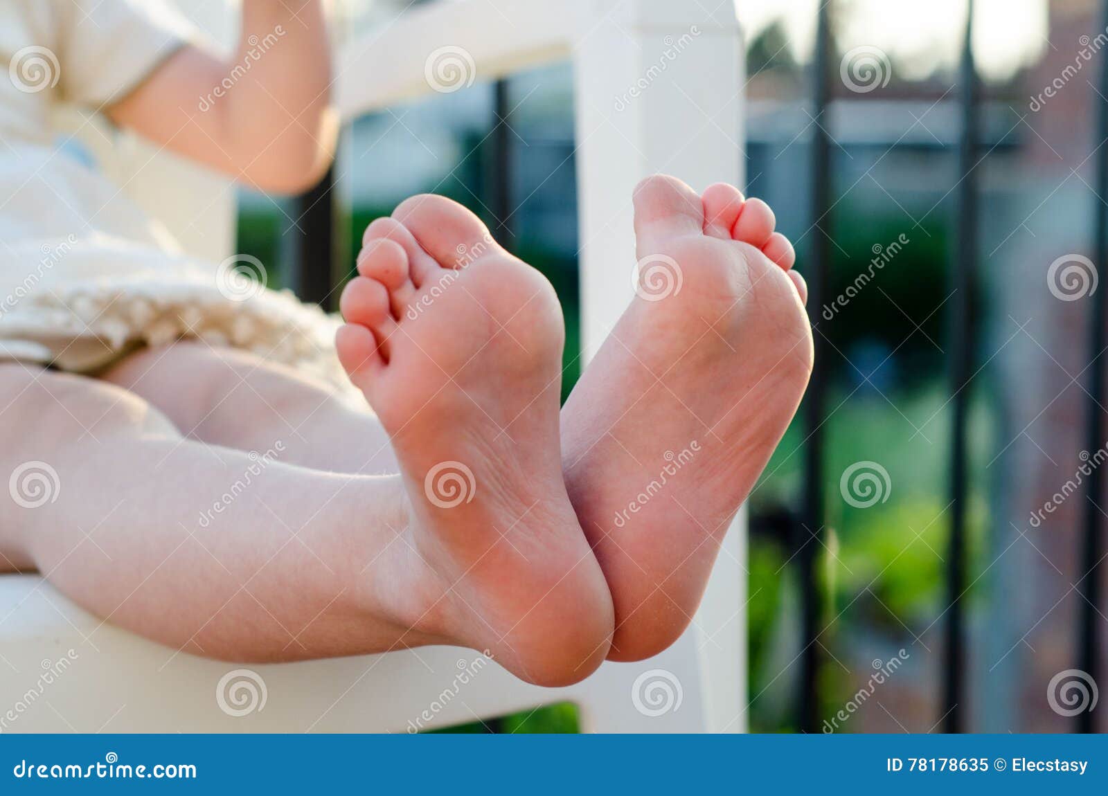 closeup of little girls bare feet