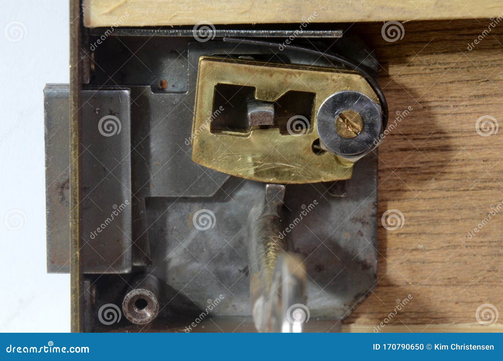 Forbrydelse Hurtigt nedadgående Closeup into a Lock Mechanism of a Lever Tumbler Lock Stock Photo - Image  of bolt, tumbler: 170790650