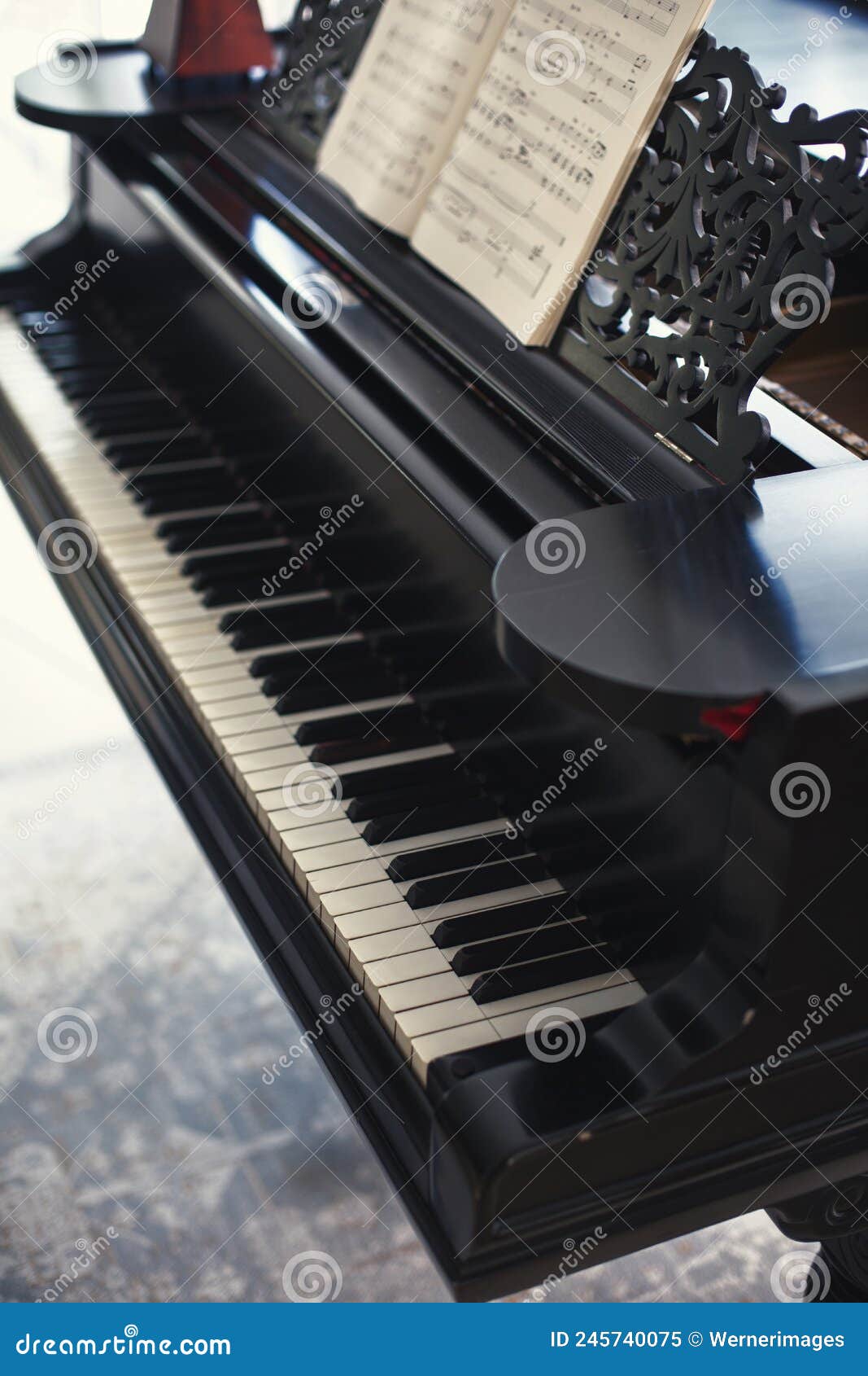 closeup-music-box-in-carousel-horse-shape-in-music-box-museum-otaru