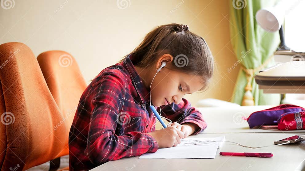 listening to music doing homework