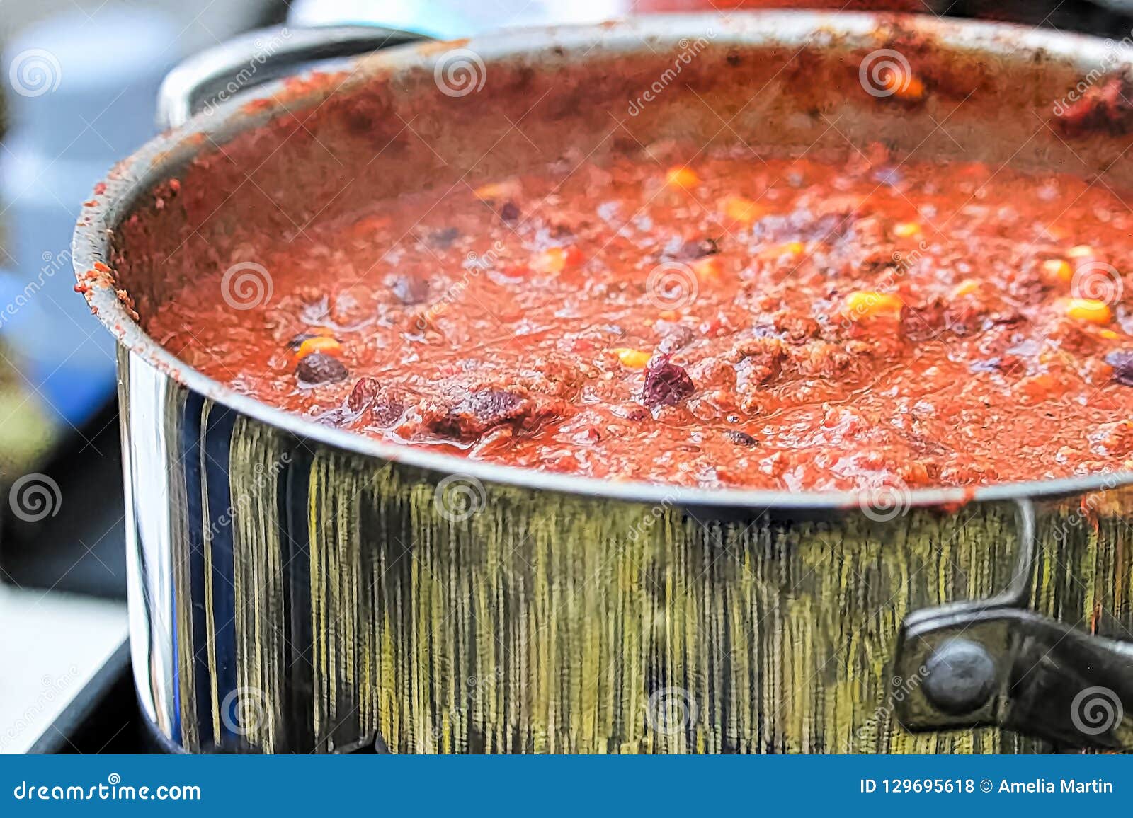 https://thumbs.dreamstime.com/z/closeup-pot-chili-cooking-129695618.jpg
