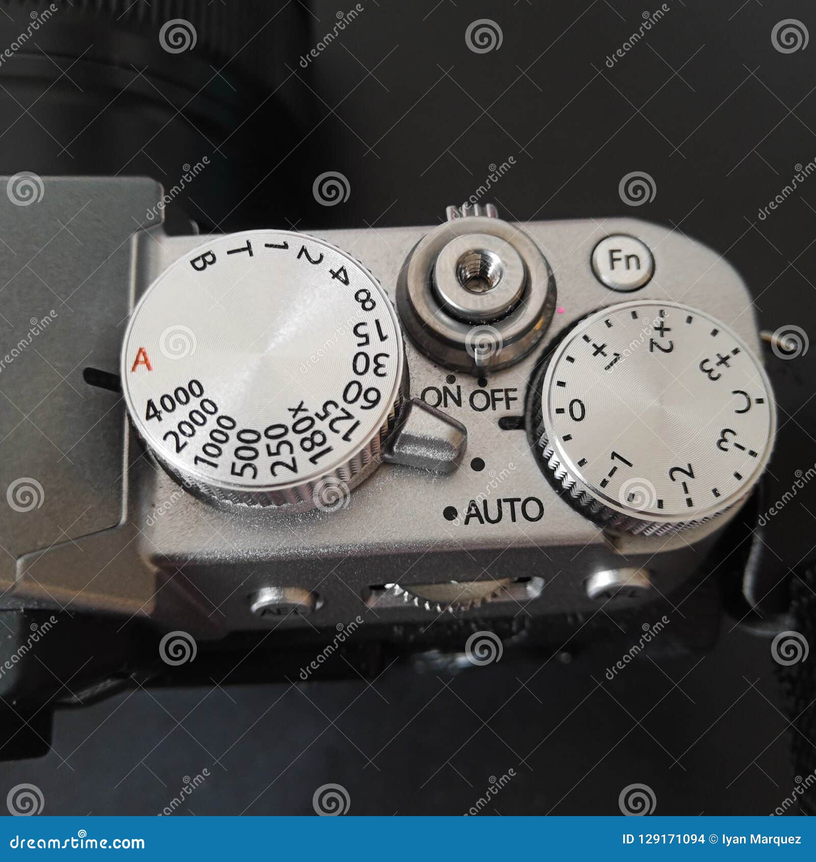 mirrorless digital camera