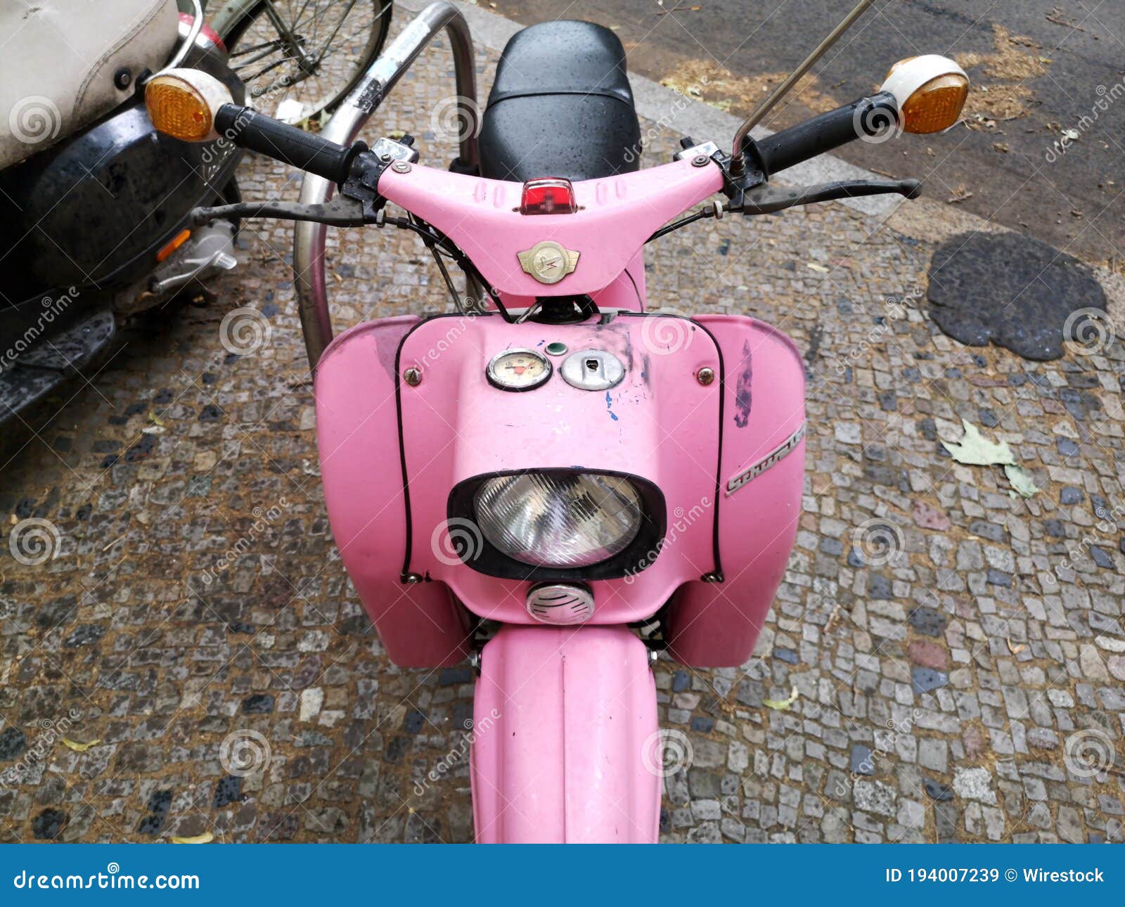 vespa in pink