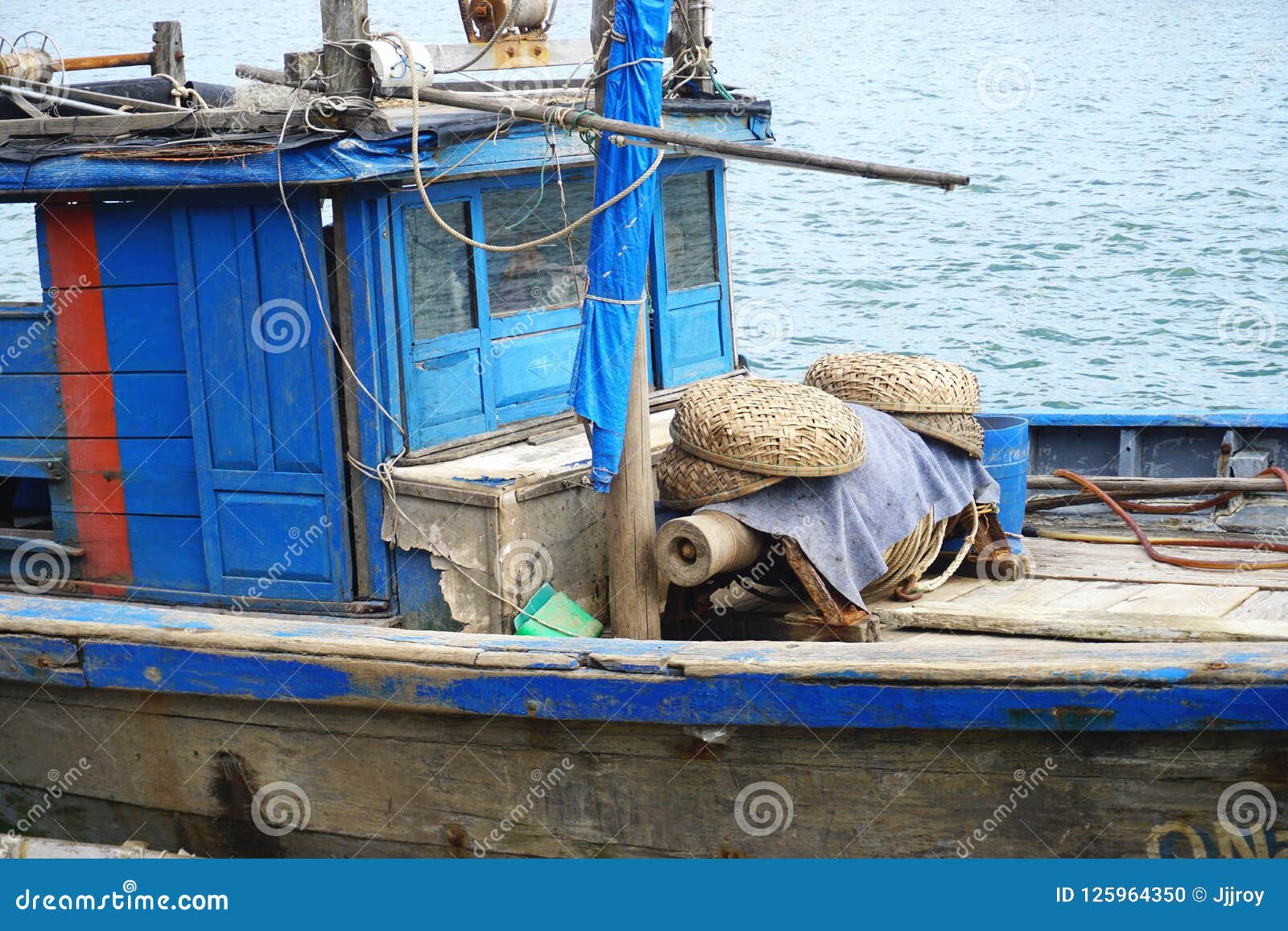 https://thumbs.dreamstime.com/z/closeup-vintage-painted-wooden-fishing-boat-river-near-hoi-vietnam-weathered-blue-fishing-boat-tied-up-along-125964350.jpg
