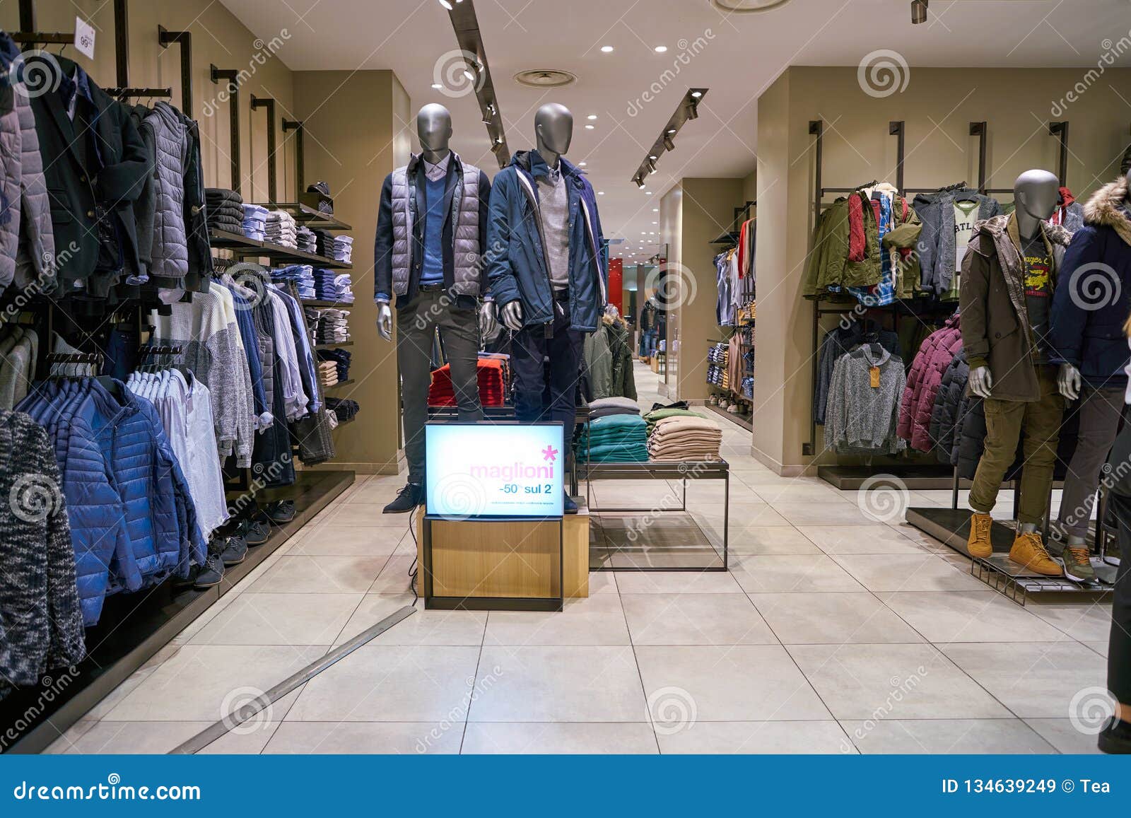 Clothing retail store editorial stock image. Image of business - 134639249