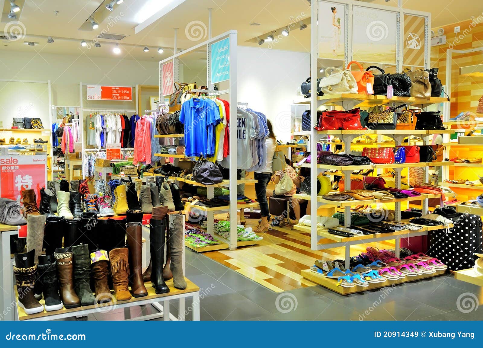 Clothing store editorial stock image. Image of girls - 20914349