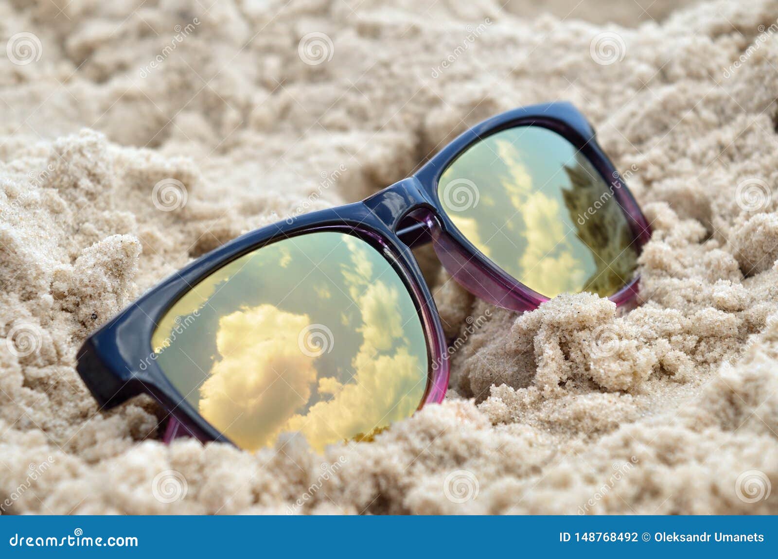 Sky Reflected Sunglasses Beach Stock Images Download 82 Royalty Free 