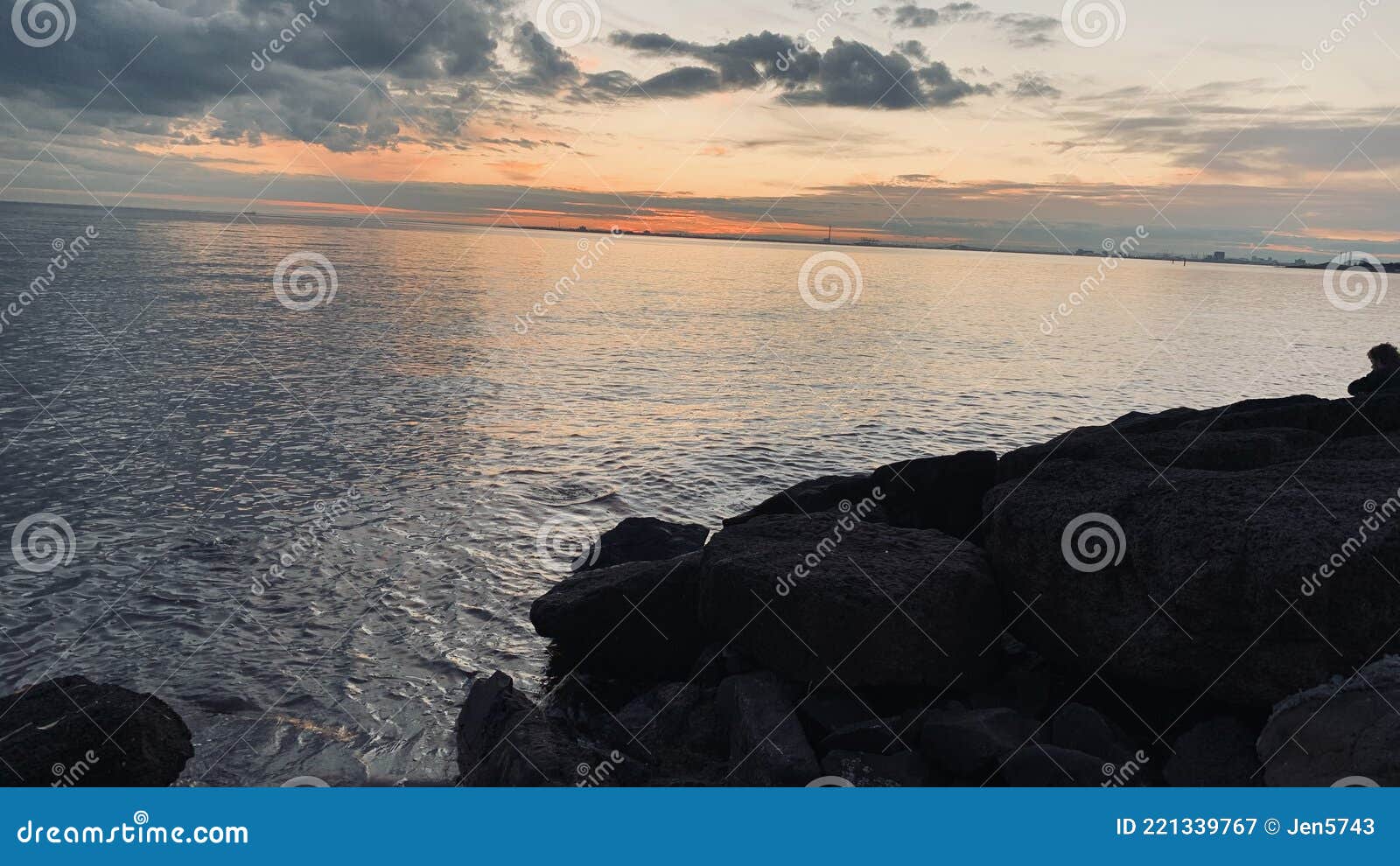 Cloudy Soft Sunset Over Melbourne Water Stock Image Image of melbourne, water 221339767