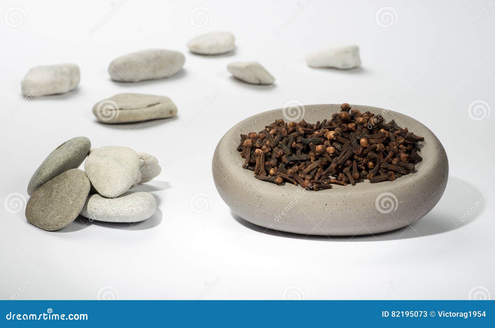 Cloves In A Pottery Bowl. RoyaltyFree Stock Photography