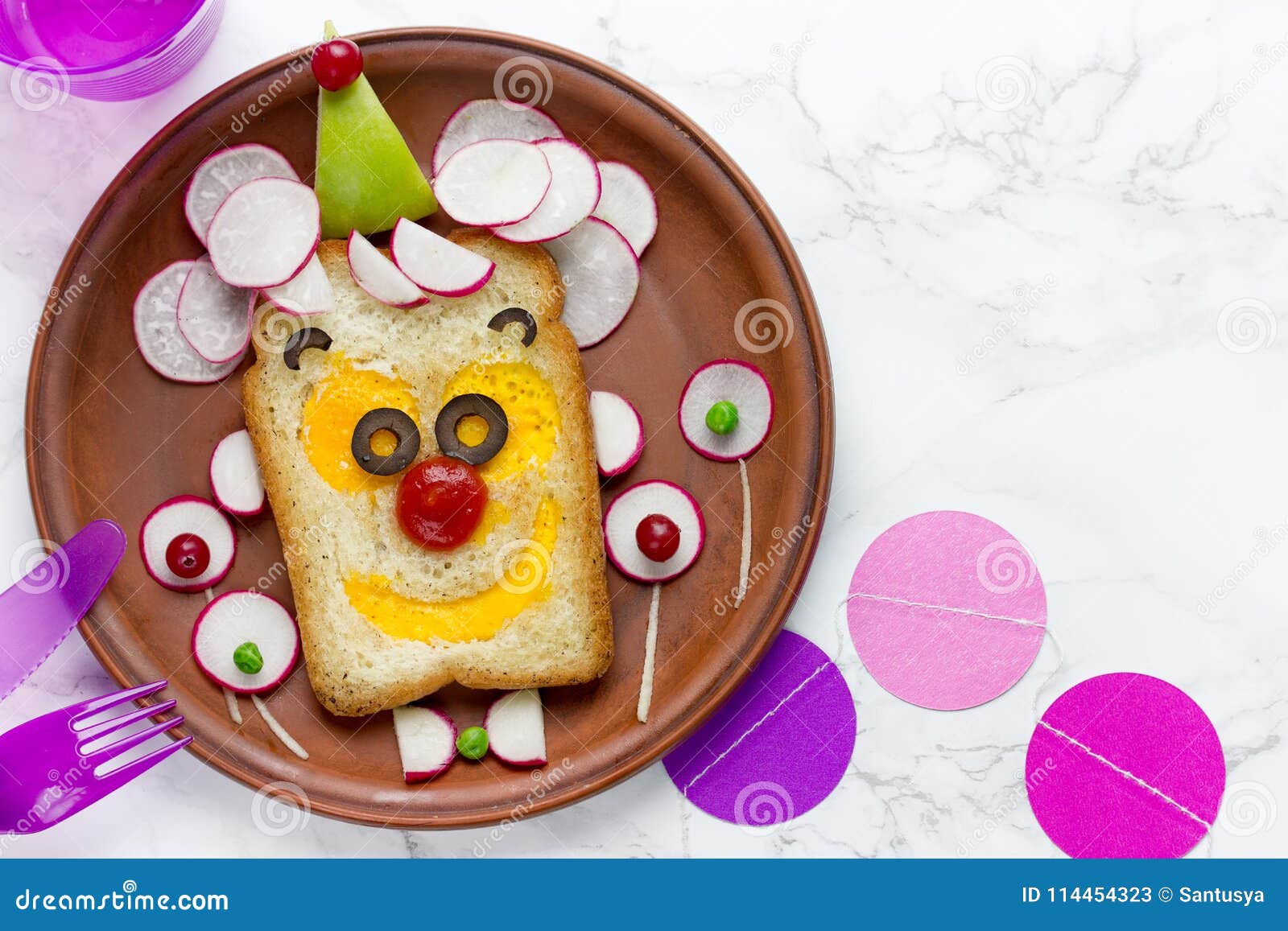 clown face sandwich - fun idea for kids lunch