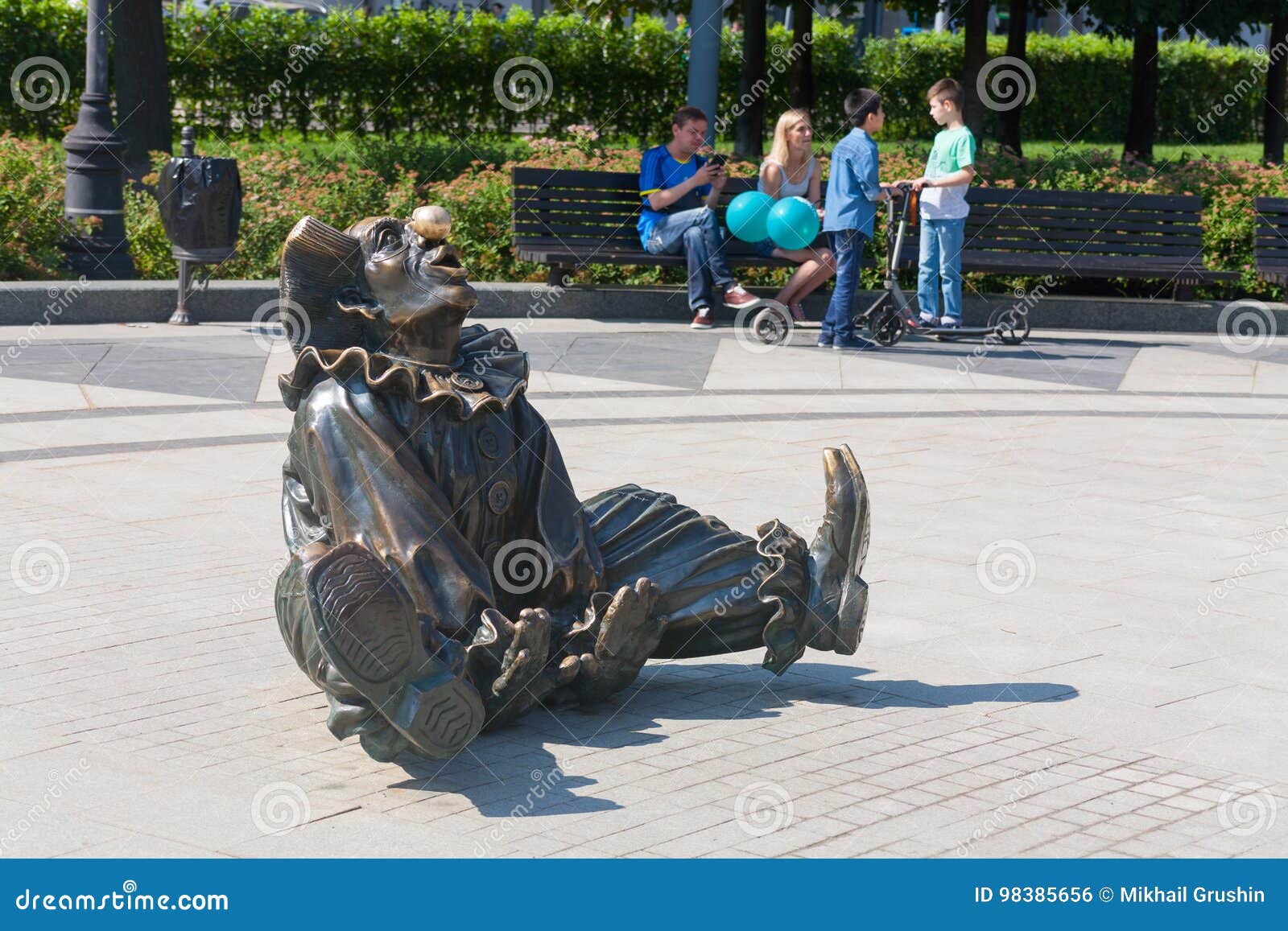 Clown Statue in Moscow 12.08.2017 Editorial Photo - Image of sunny