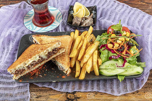 Clubtoast Mit Cheddar. Toastbrot Und Bratfleisch. Röstfleisch Mit ...