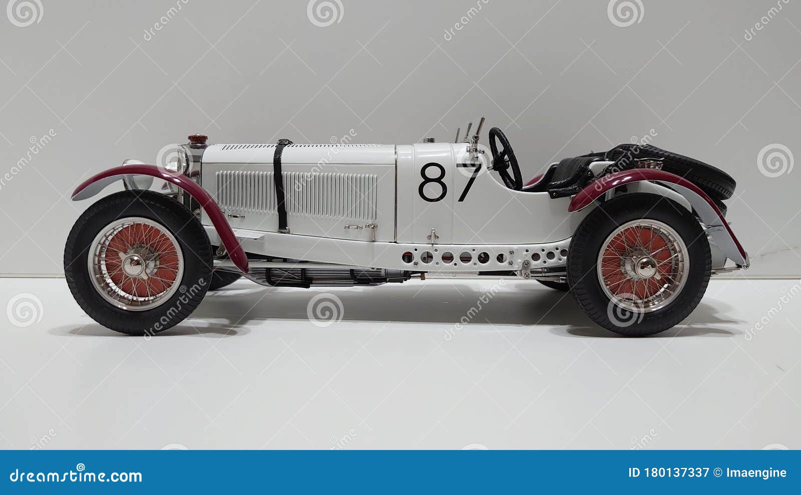 Cmc 1/18 Scale Model Car - Mercedes Benz SSKL Mille Miglia  X22;white  Elephant X22; Legendary Racing Vehicle Editorial Photography - Image of  bumper, vehicle: 180137337