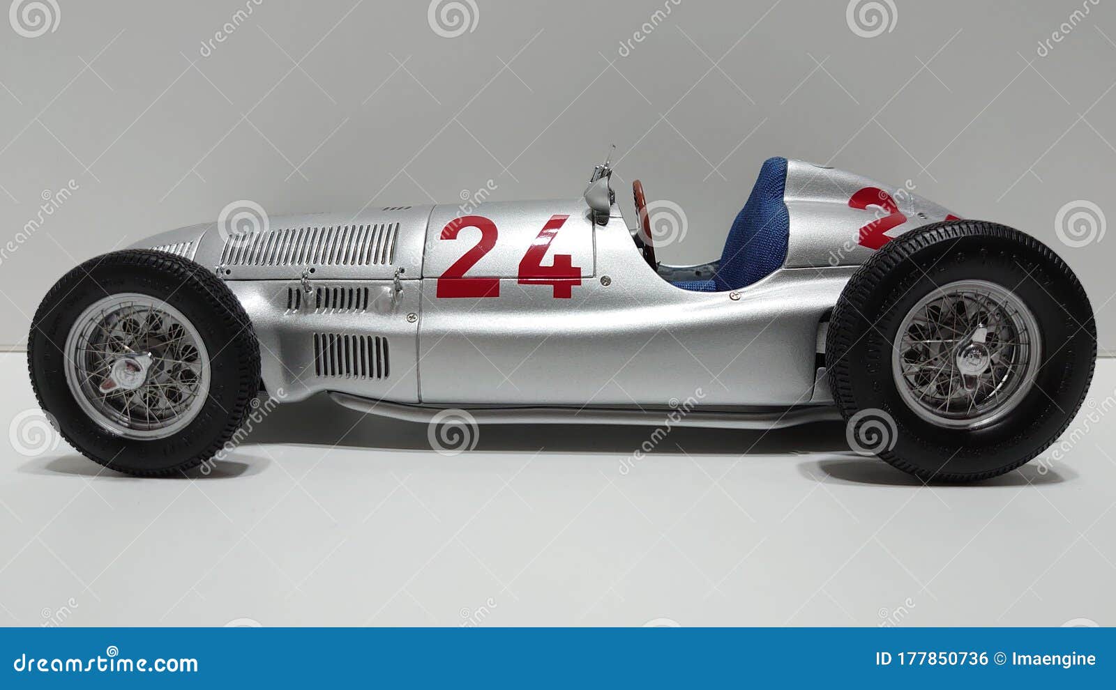 Cmc 1/18 Scale Model Car - Mercedes Benz W165 Formula One Monopost Racing  Vehicle Editorial Photo - Image of furniture, aircraft: 177850736