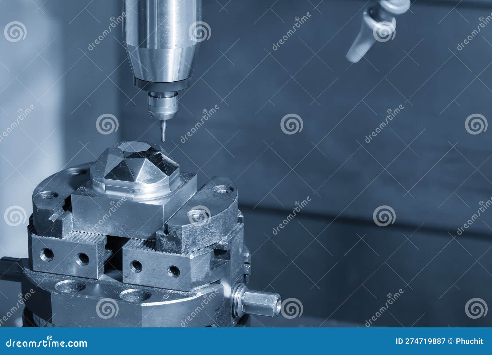 The CNC Milling Machine Cutting Mirror Surface Mold Part by Solid Ball