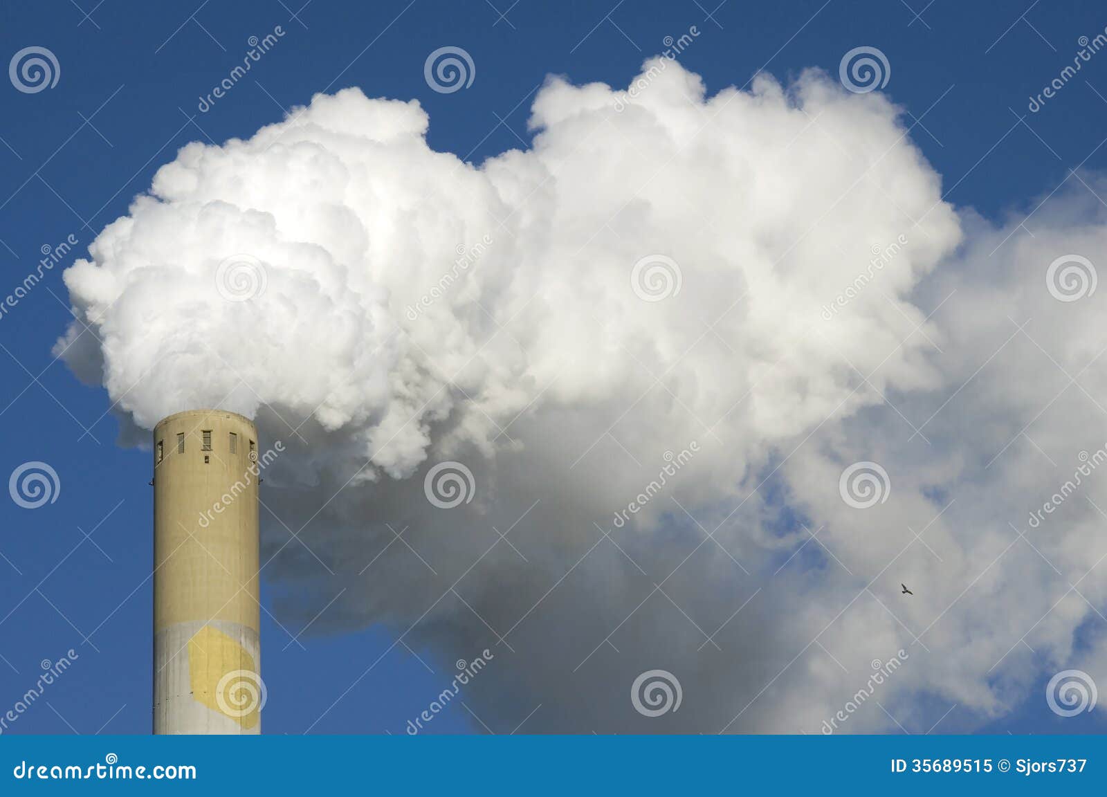 co2 emissions from flue pipe of coal power plant