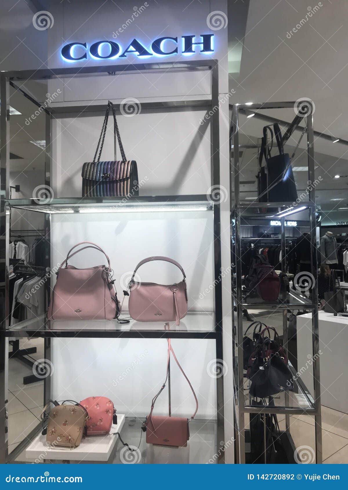 Purper helpen vervangen Coach Handbags Displayed in a Shopping Mall, London Editorial Photography -  Image of counter, holdings: 142720892