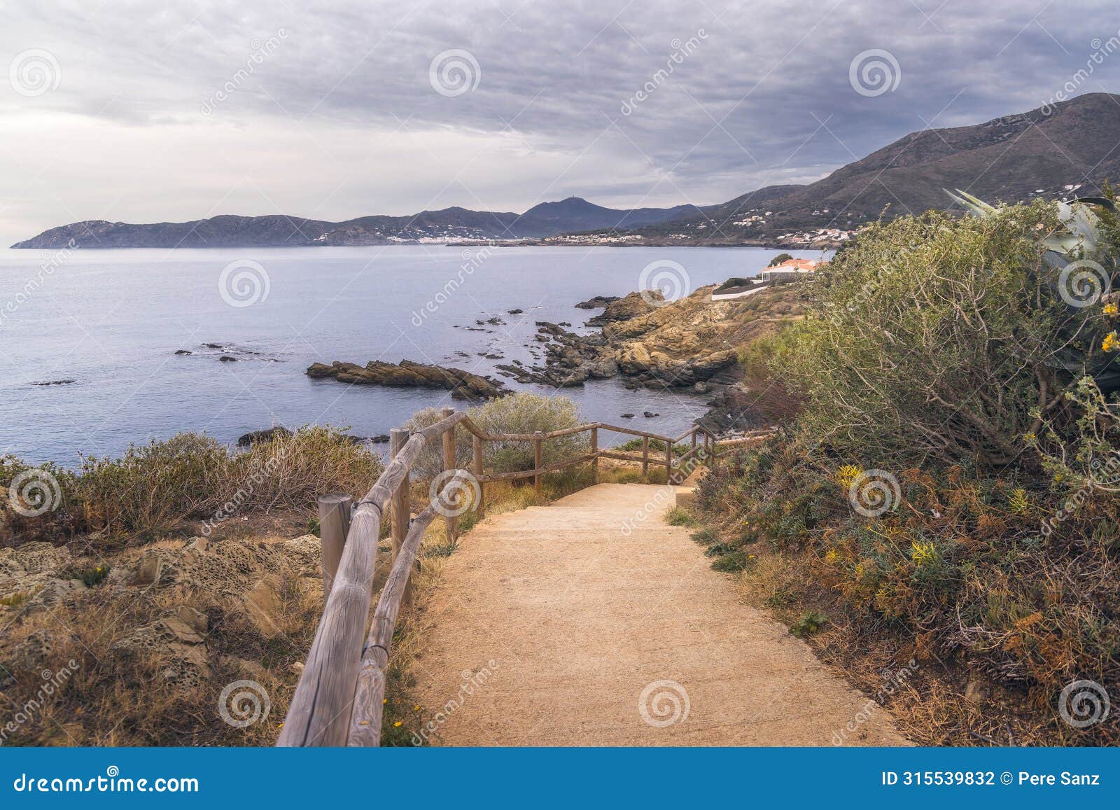 coastal path from llanÃÂ§a to port de la selva, catalonia