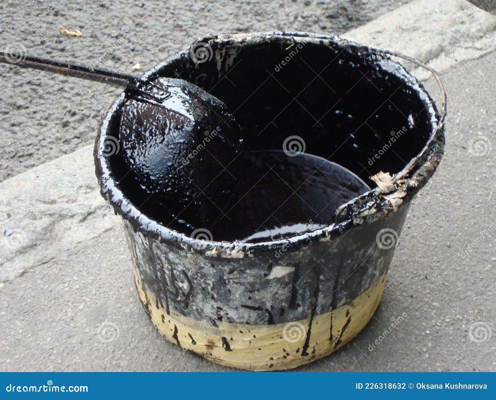 Bituminous Masticcoating Waterproofing of the Foundation in a Bucket