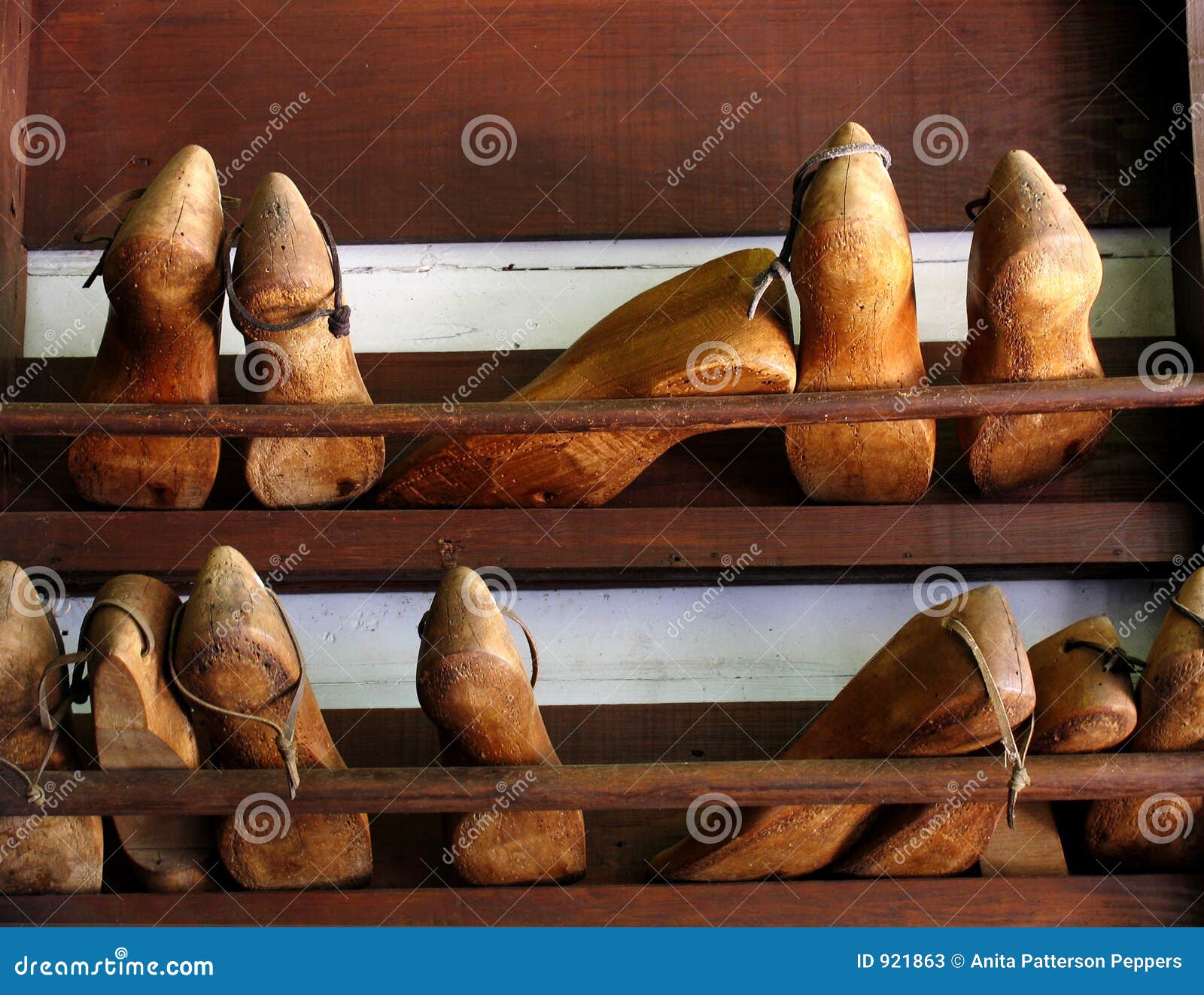 Cobbler shoe forms stock image. Image of craft, shoemaking 921863