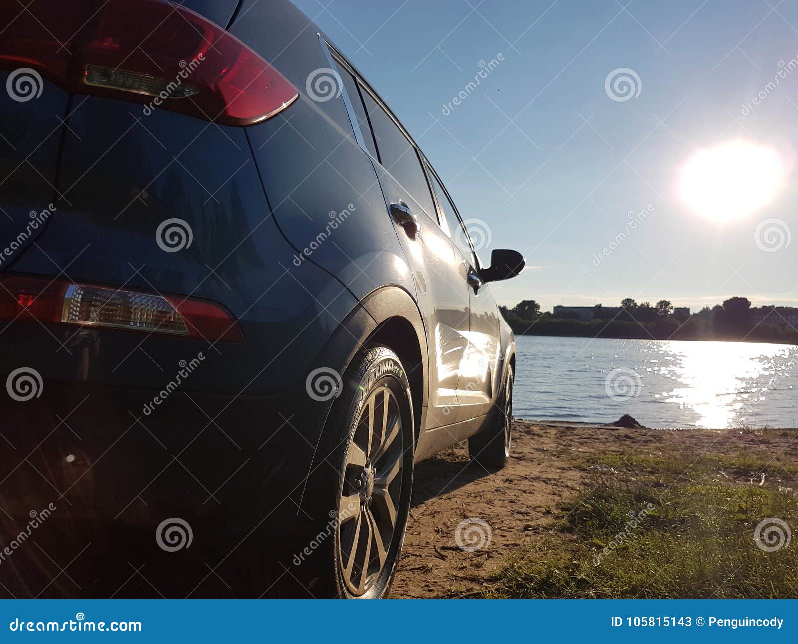 Coche en la playa