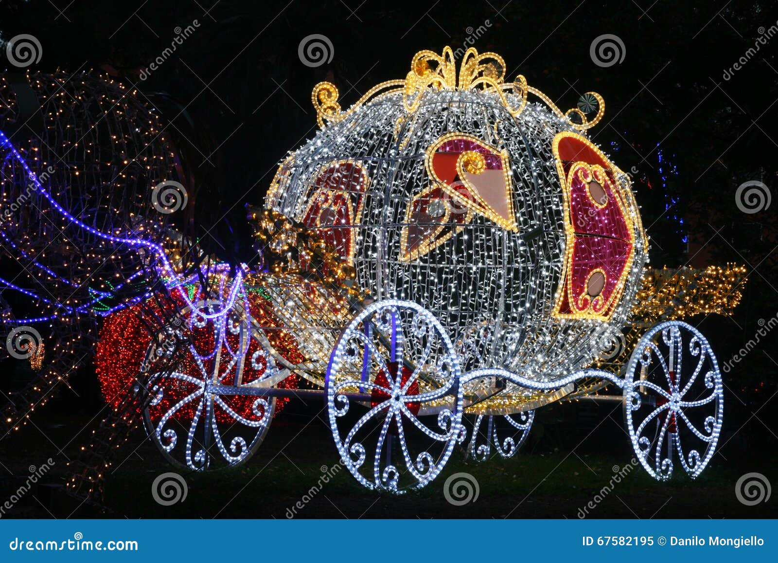 Carruaje de Cenicienta imagen de archivo. Imagen de magia - 67582195, image size:1600x1157