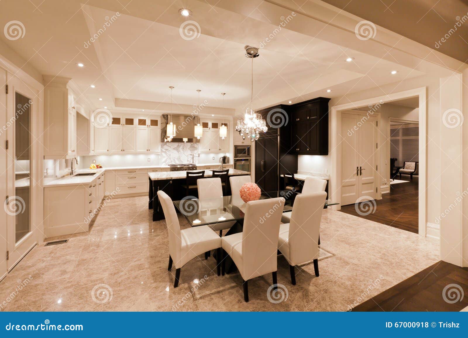 Cocina foto de archivo. Imagen de cabinetry, cabinas - 67000918