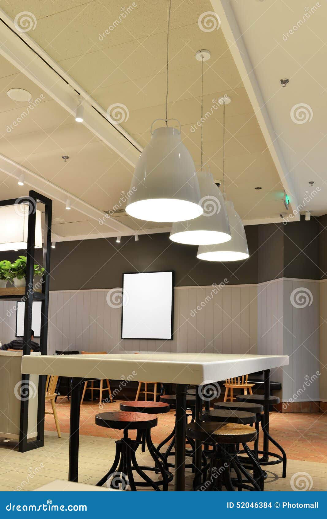 Cocina Moderna En Una Casa De Lujo Foto de archivo - Imagen de cocina