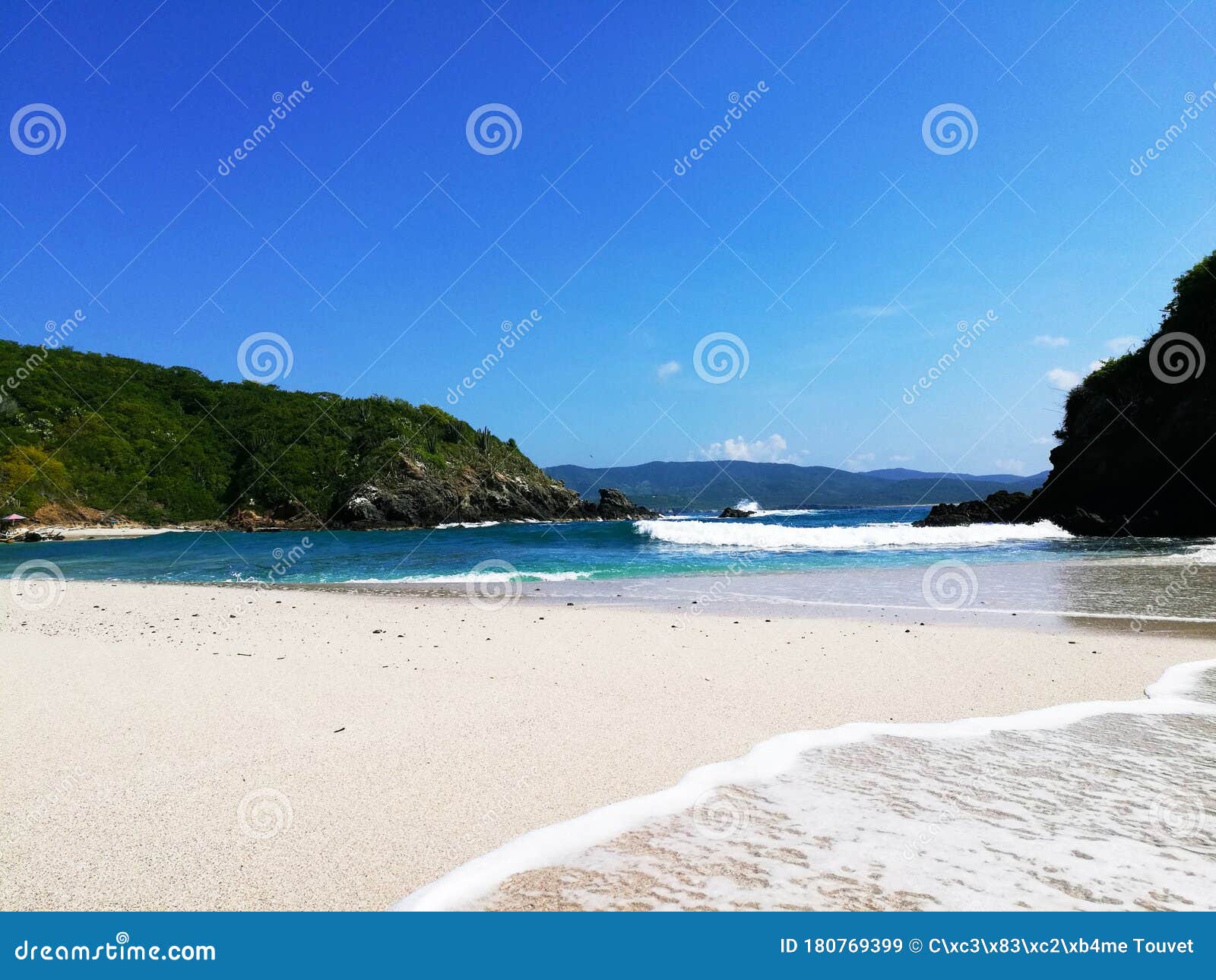 cocinas island white sand paradisiacal beach