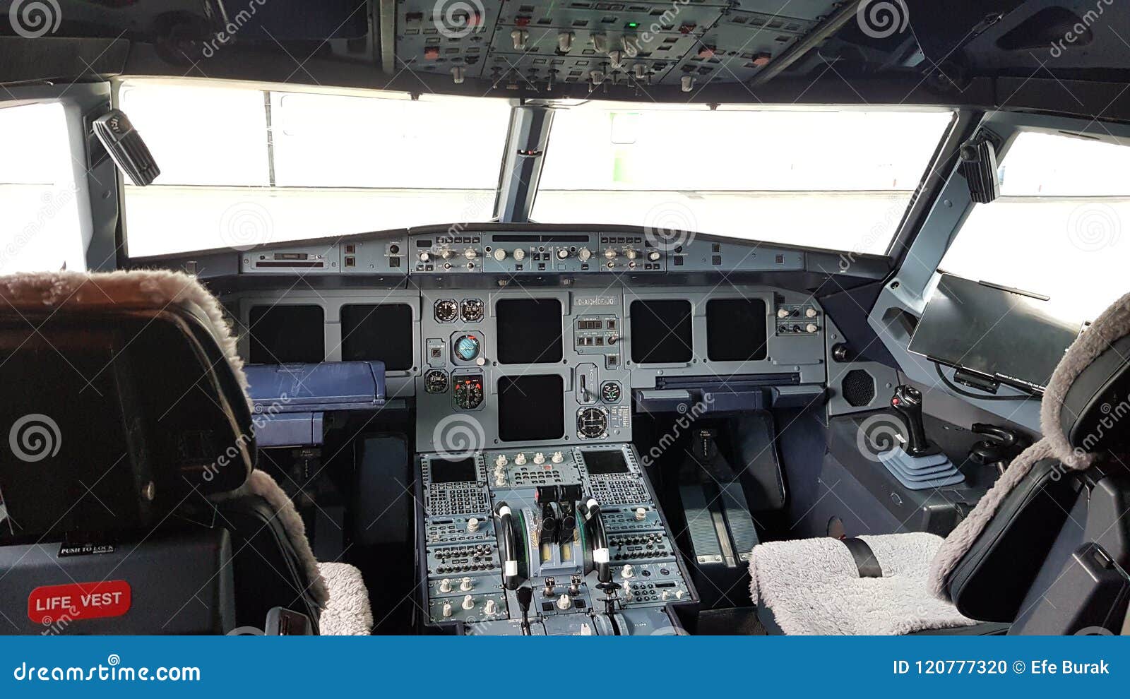 A320 Cockpit Editorial Image Image Of A320 Coldanddark