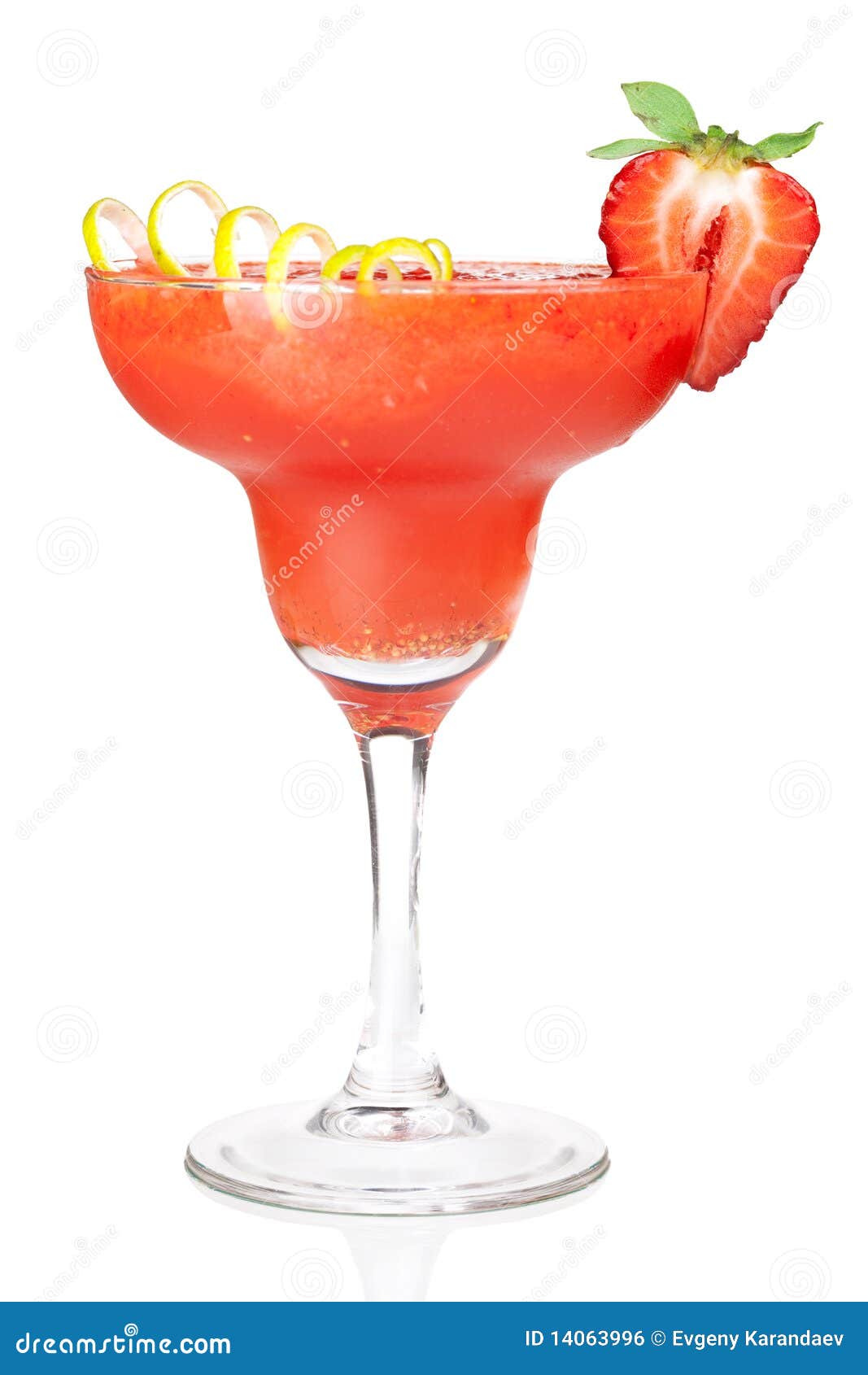 Cocktail De Daiquiri De Fraise Photo stock Image du réflexion, fraise