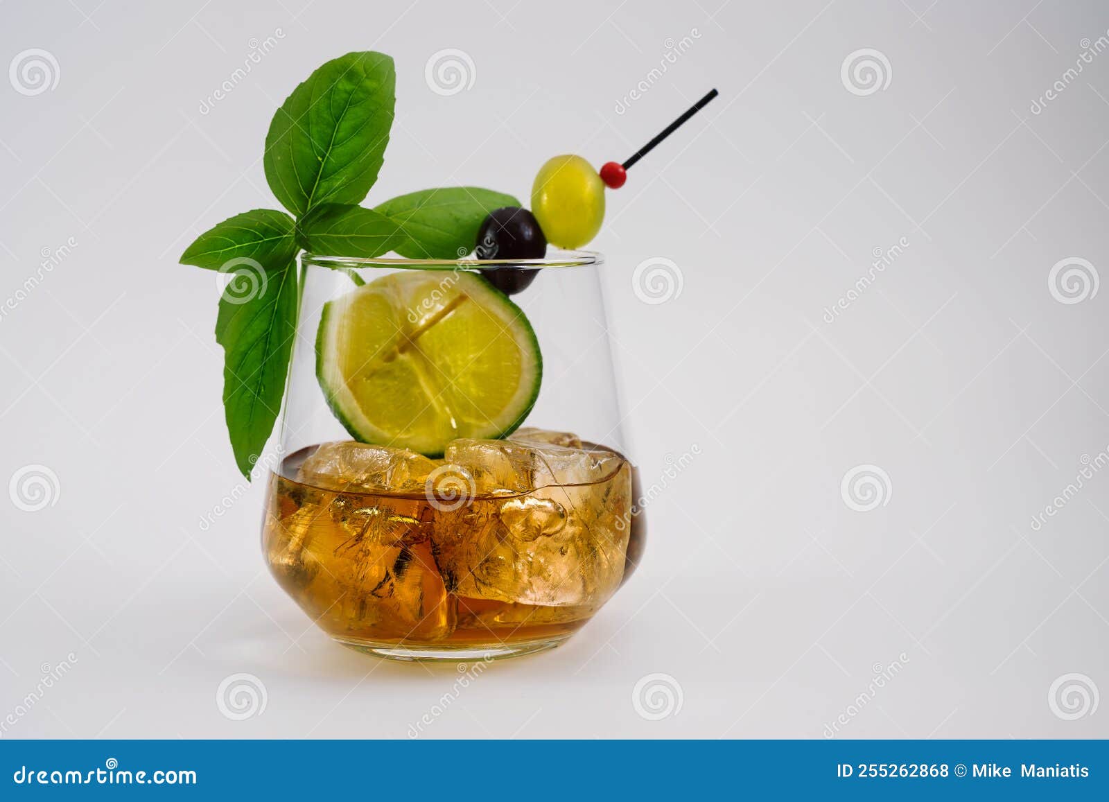 https://thumbs.dreamstime.com/z/cocktail-drink-whiskey-lemon-ice-rocks-isolated-white-fruits-255262868.jpg