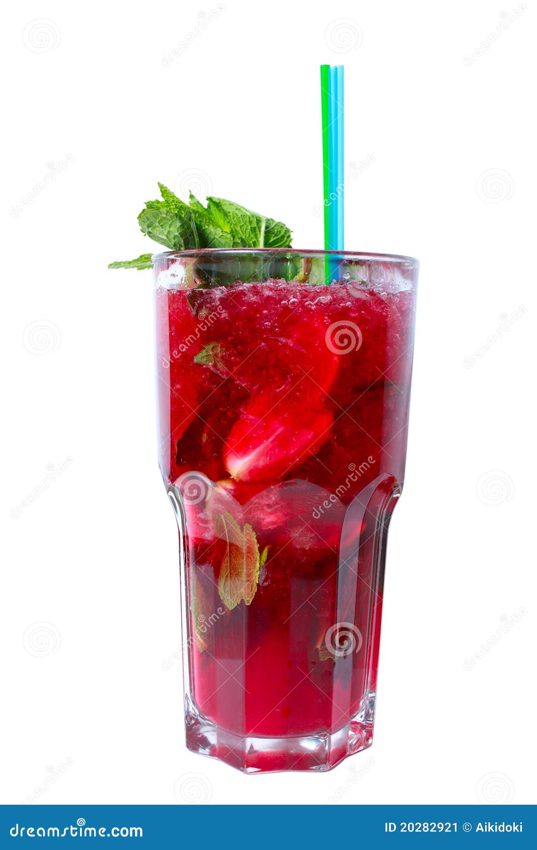 Cocktail Rouge Avec Du Jus De Vodka Et De Cerise Image stock Image du