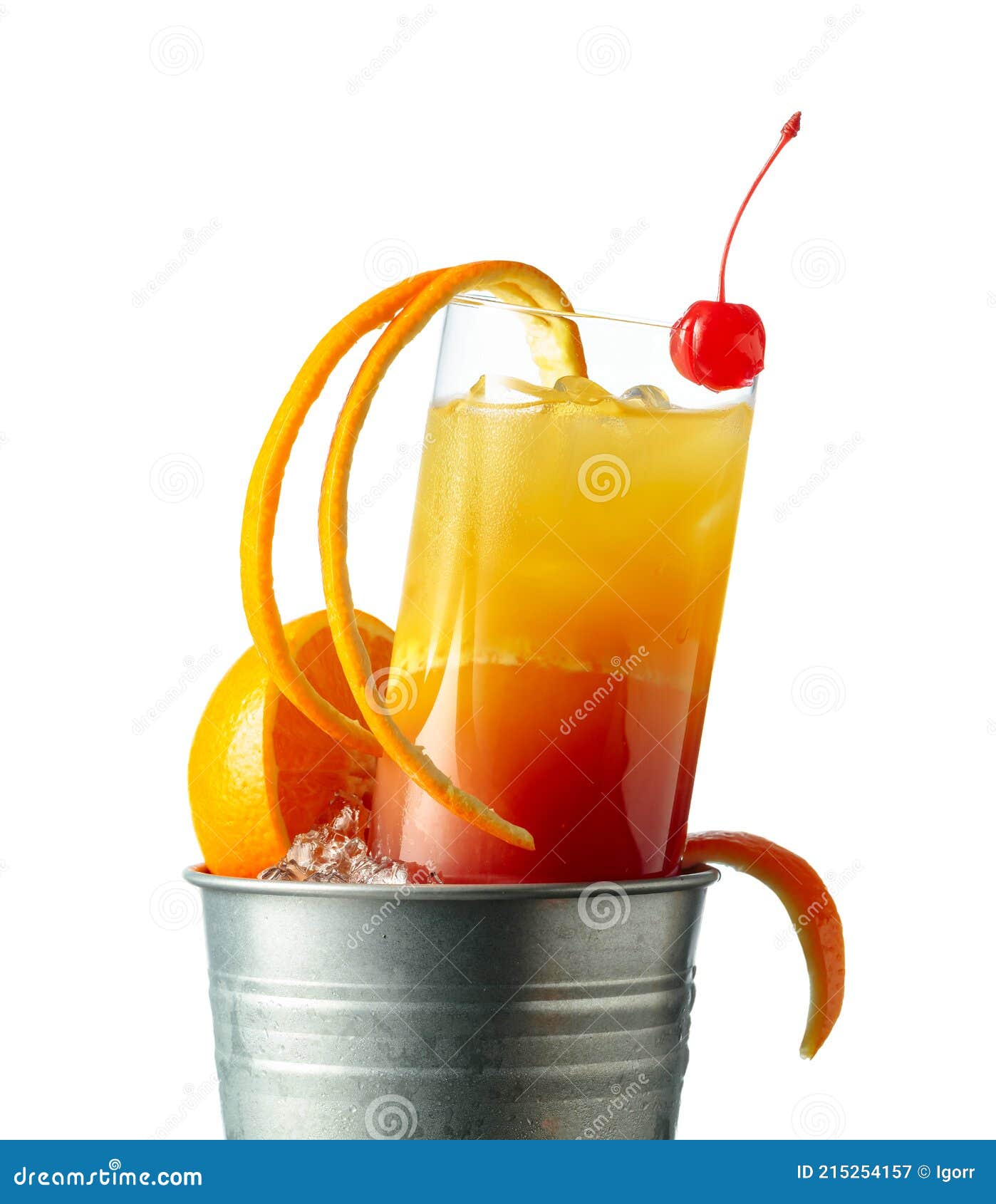 Onderzoek Kreet volwassene Cocktail Tequila Sunrise in Een Metalen Emmer Met Ijs Stock Afbeelding -  Image of vloeibaar, alcohol: 215254157