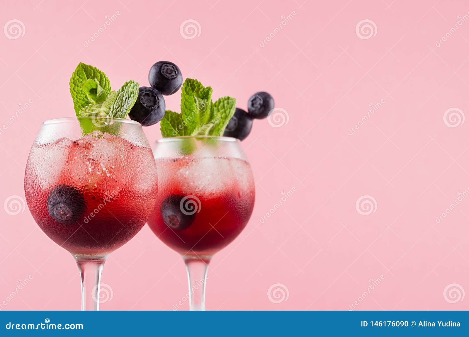 MARTINI - Gobelet à cocktail en verre rose pastel