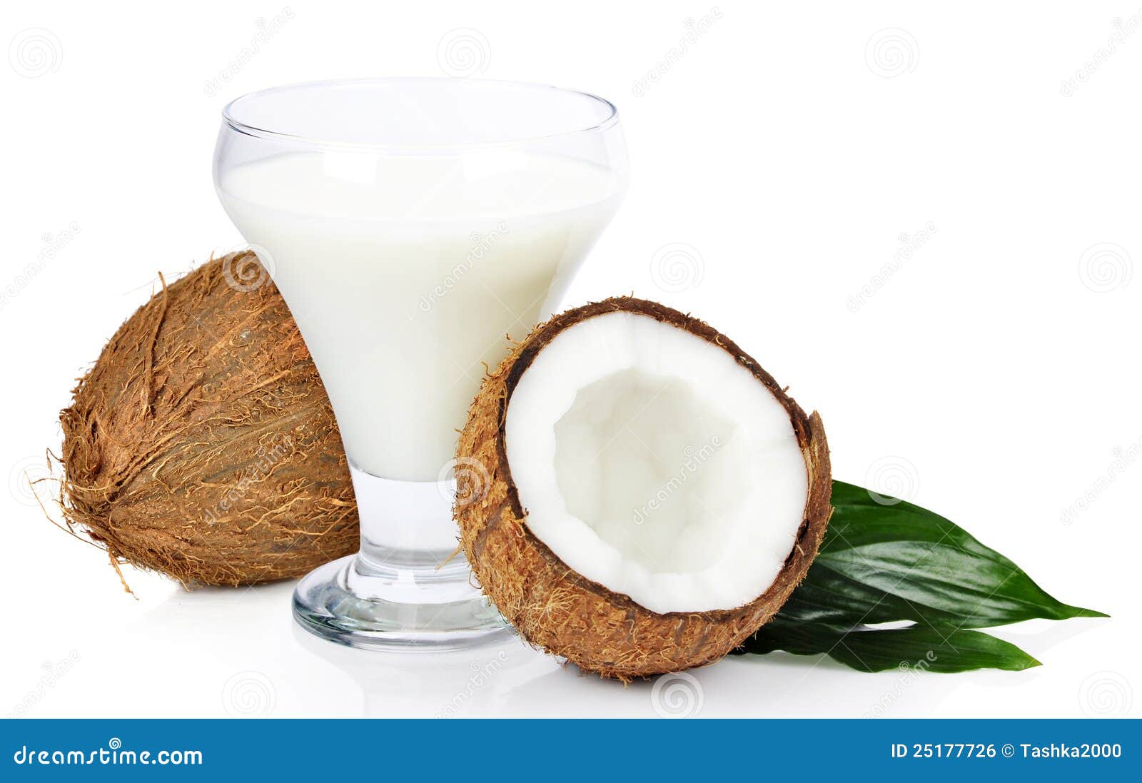 Coco con el jugo foto de archivo. Imagen de color, fruta 25177726