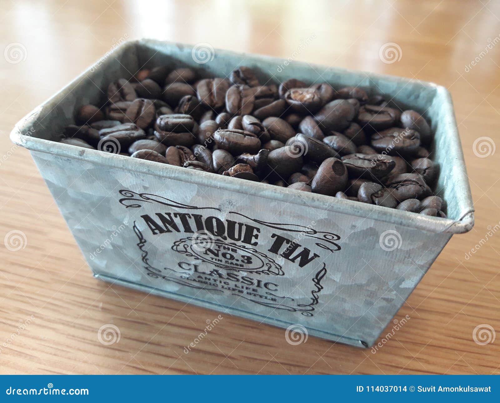 The Coffee Bean And Tea Leaf Facade At Eton Centris In Quezon City