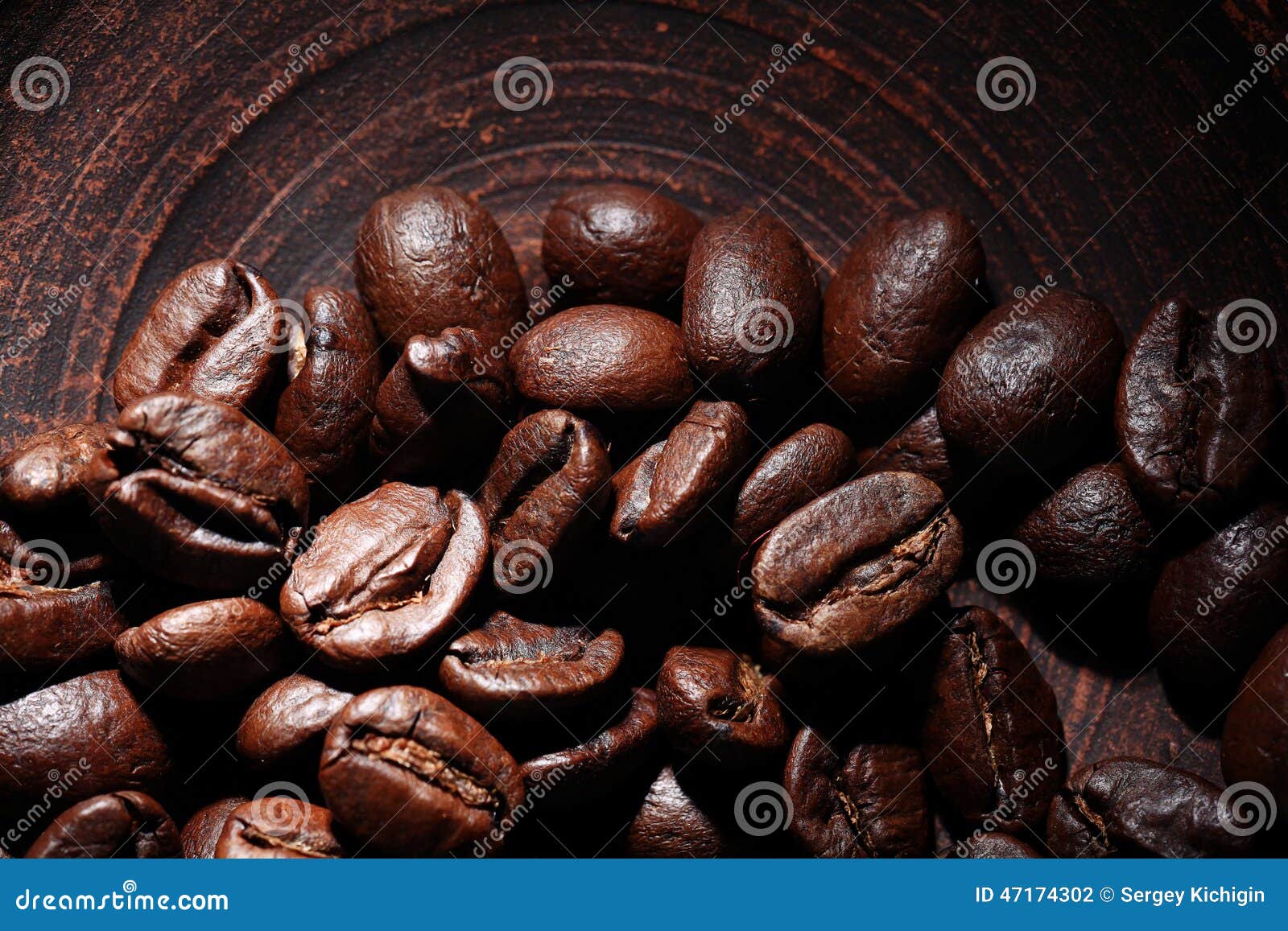 Arabica coffee beans texture coffee beans on a clay dish