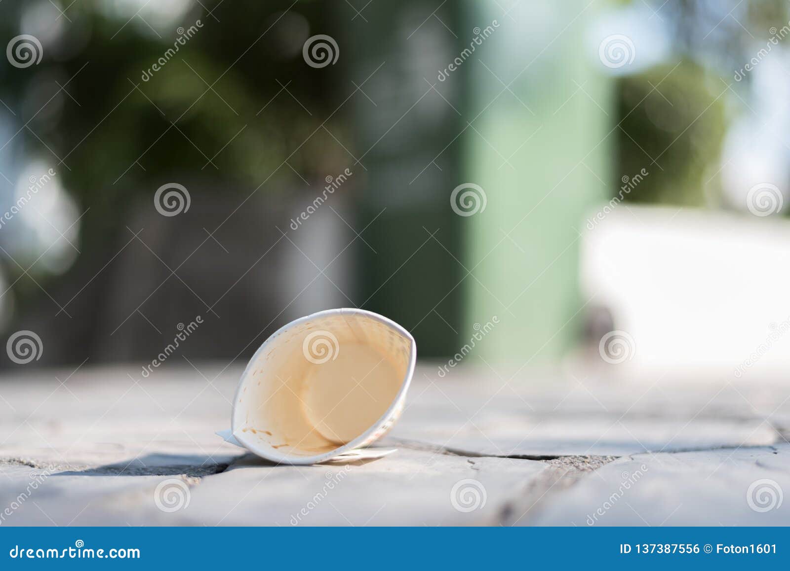 Coffee Mugs Do Not Go into the Trash, Throwing Garbage, the Disposable Coffee Cup Problem