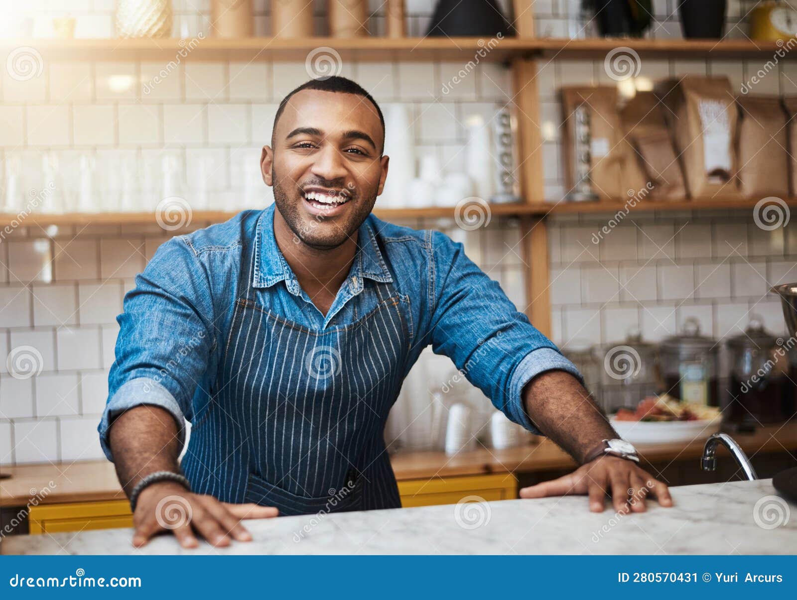 https://thumbs.dreamstime.com/z/coffee-shop-barista-happy-portrait-black-man-restaurant-service-working-welcome-cafe-small-business-owner-280570431.jpg