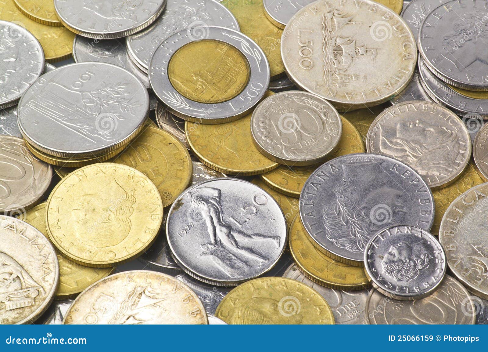 Купить много монет. Итальянские монетки. Много монет. Монеты Германии в куче. Куча монеты Австрии.