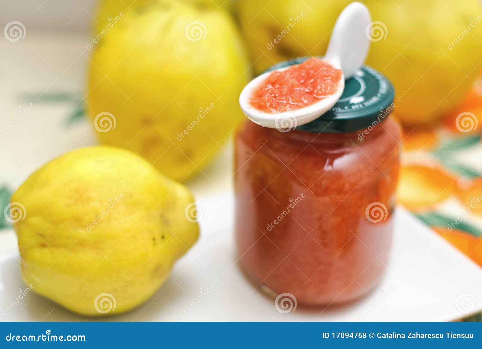 Coings Et Confiture De Coing Photo stock Image du orange, coing 17094768