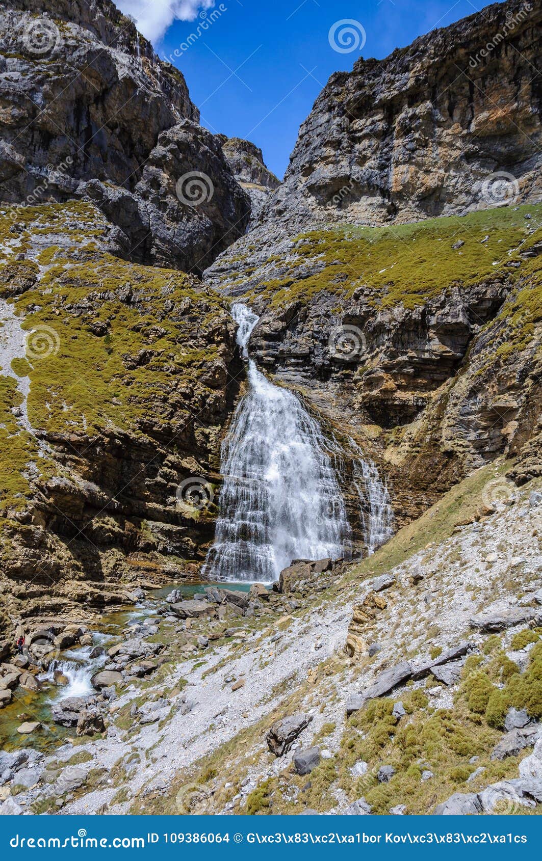 cola de caballo waterfall in ordesa valley, aragon, spain